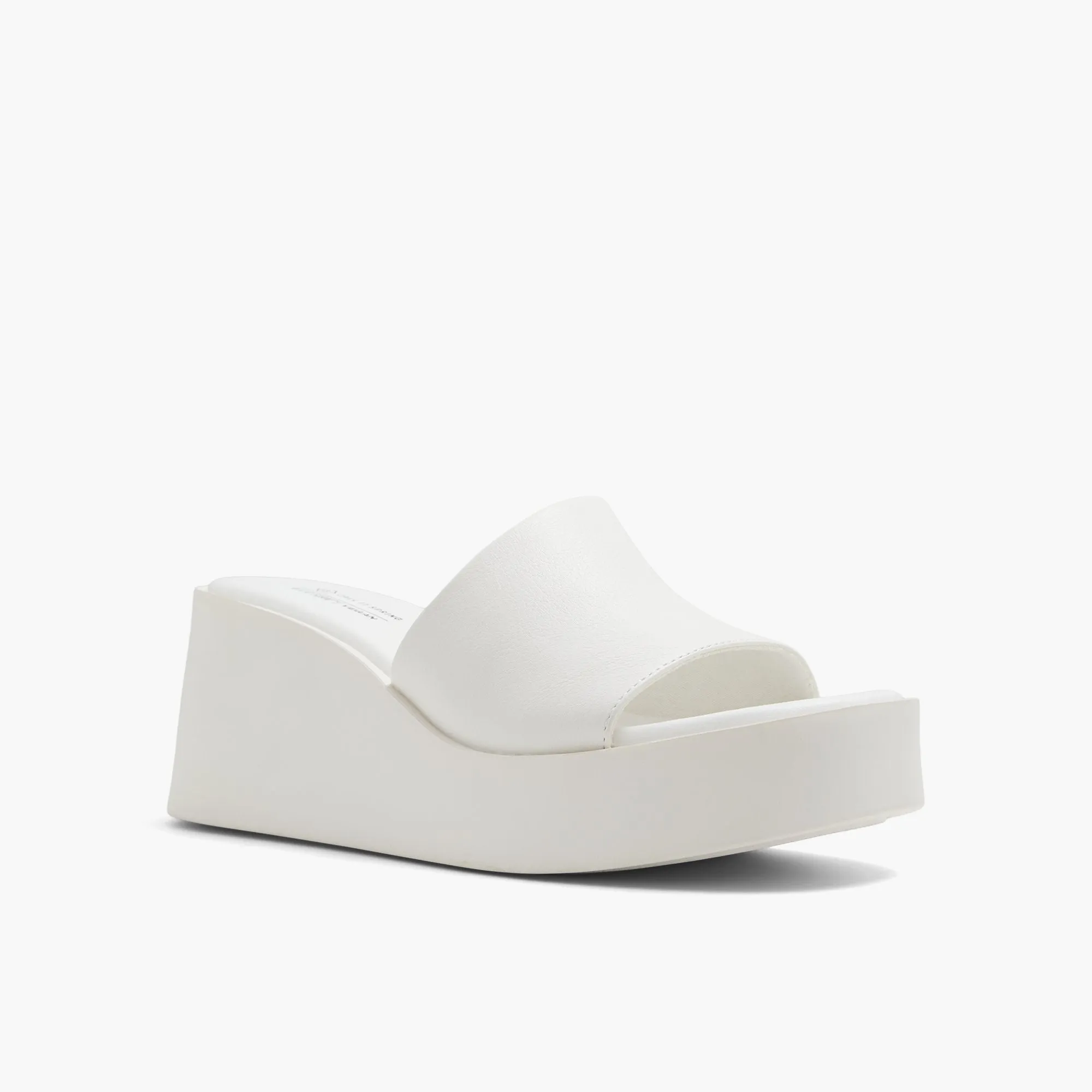 Walking-in-high-heels Tabatha