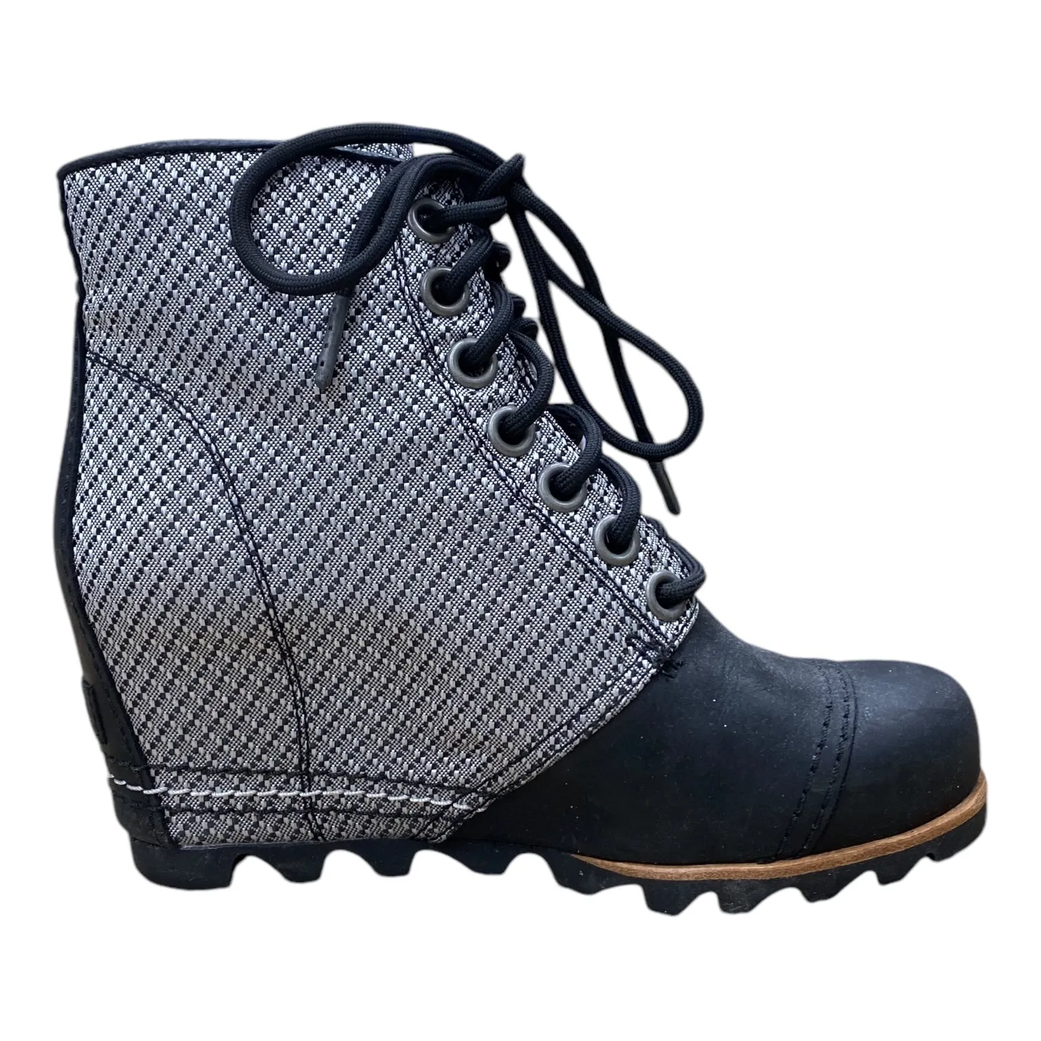 Knee High Gladiator Heels Boots Ankle Heels By Sorel In Black & Grey, Size: 7