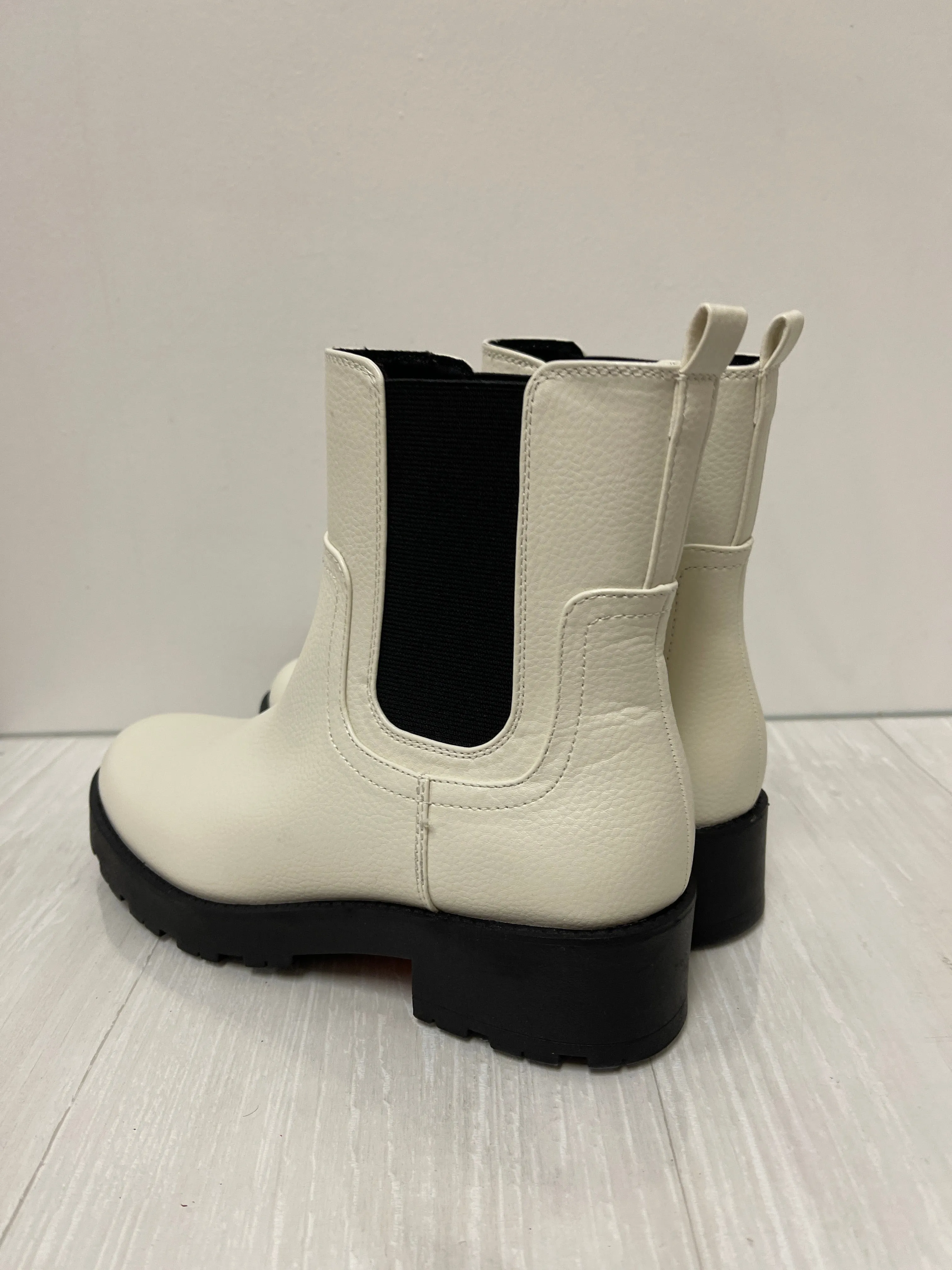 Jump Boots Vs Combat Boots Boots Combat By Old Navy In White, Size: 9
