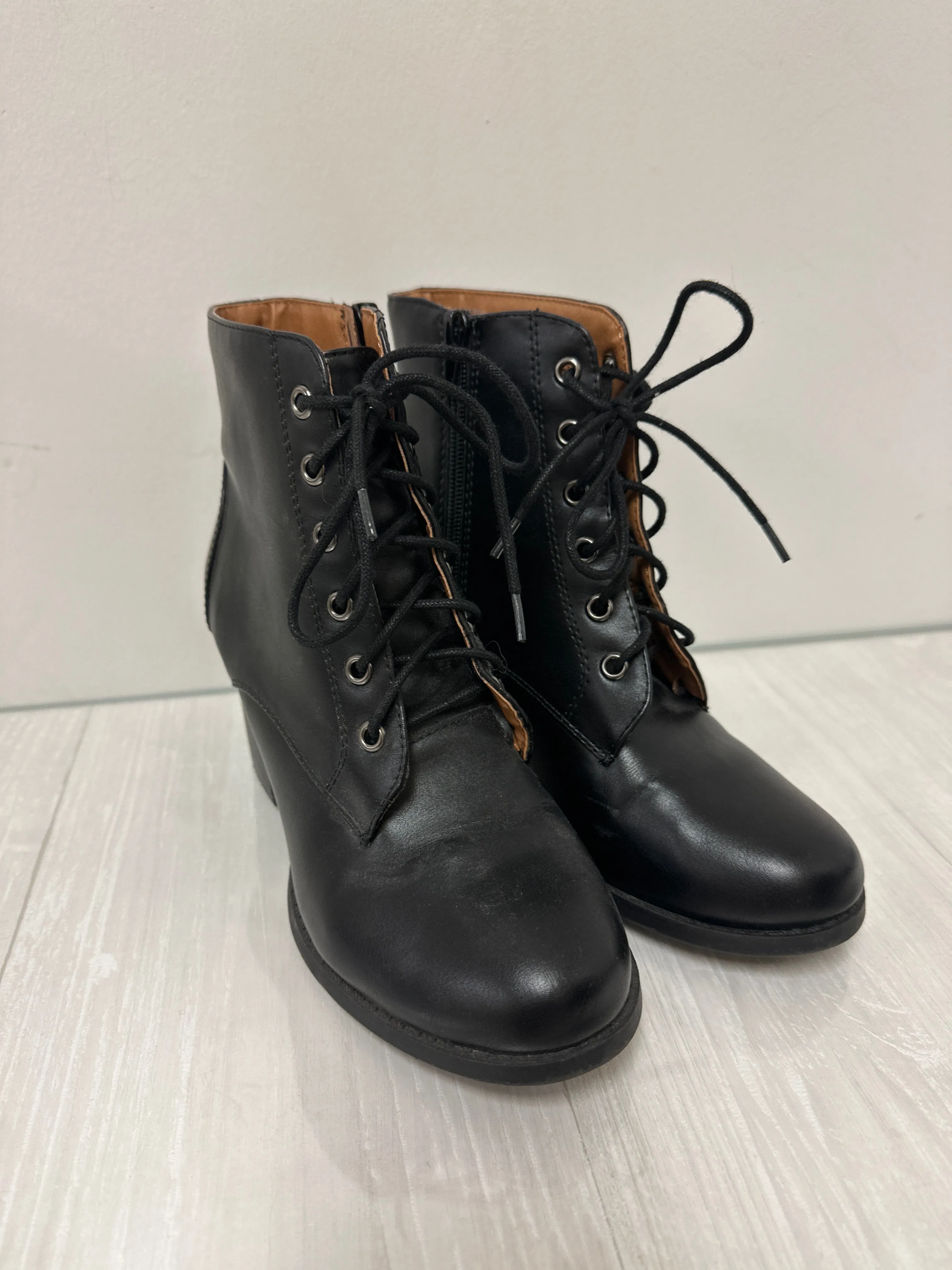 Low Rise Combat Boots Boots Combat By Soda In Black, Size: 9