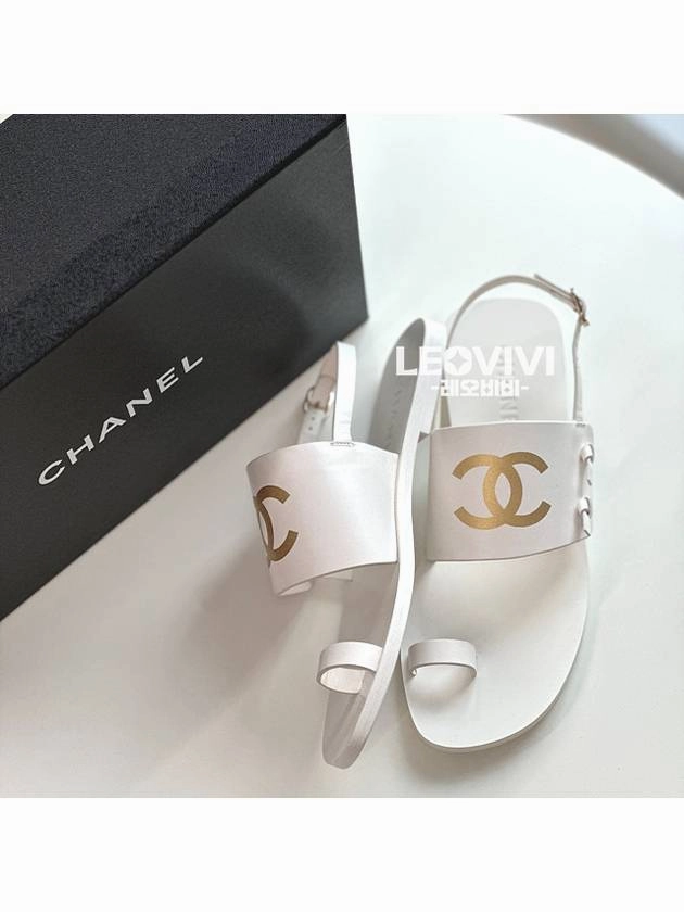 CC Logo Printing Sandals White Chanel Sandals Tanning