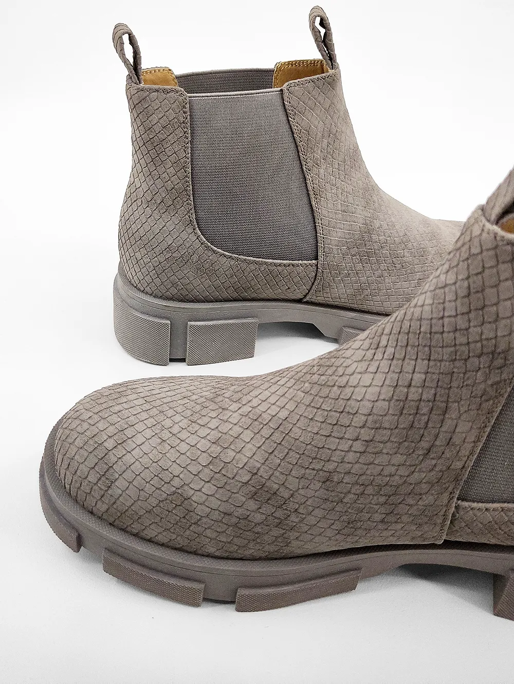 YOHANA Hawke & Co Chelsea Boots