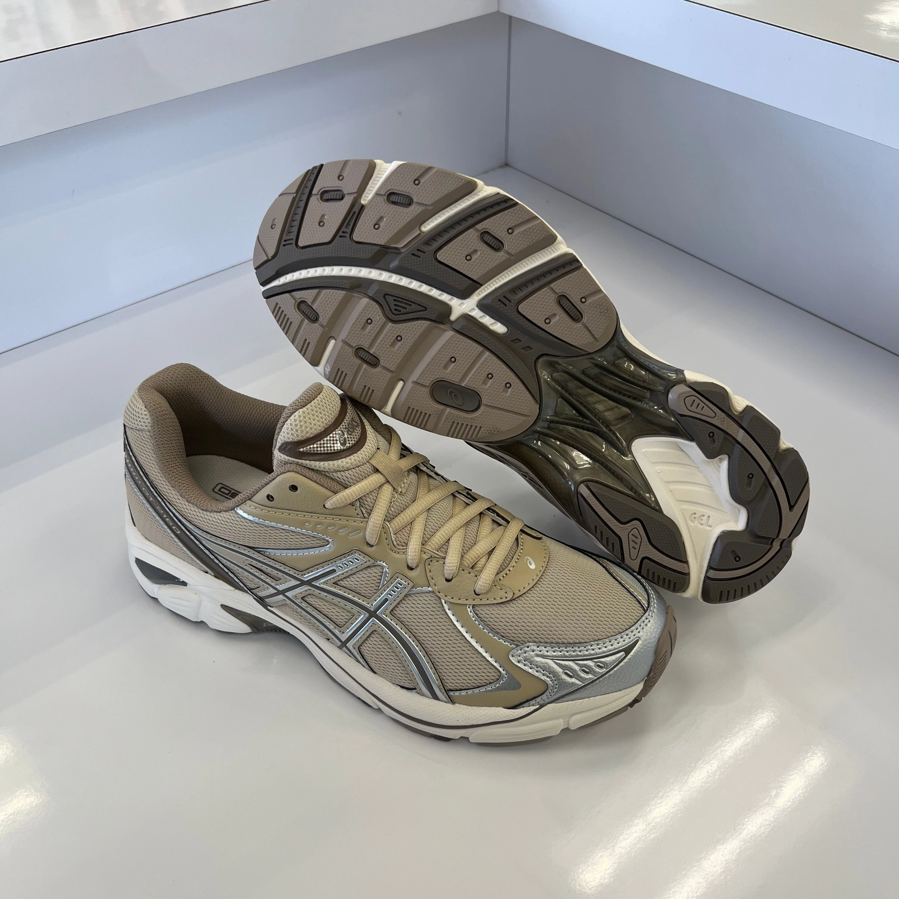 Asics Gel Cumulus 20 Running Shoes ASICS GT-2160 GT FEATHER GREY BROWN STORM