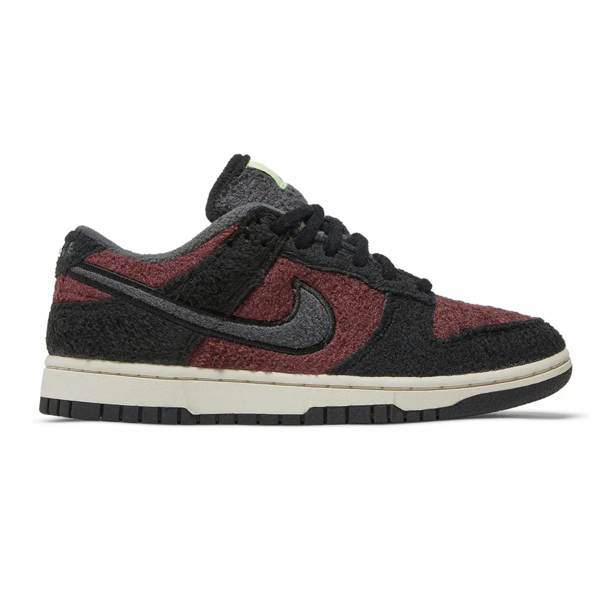 Dunk Low SE 'Fleece Pack Burgundy Crush' W (2022) Nike Shoes Self Tie