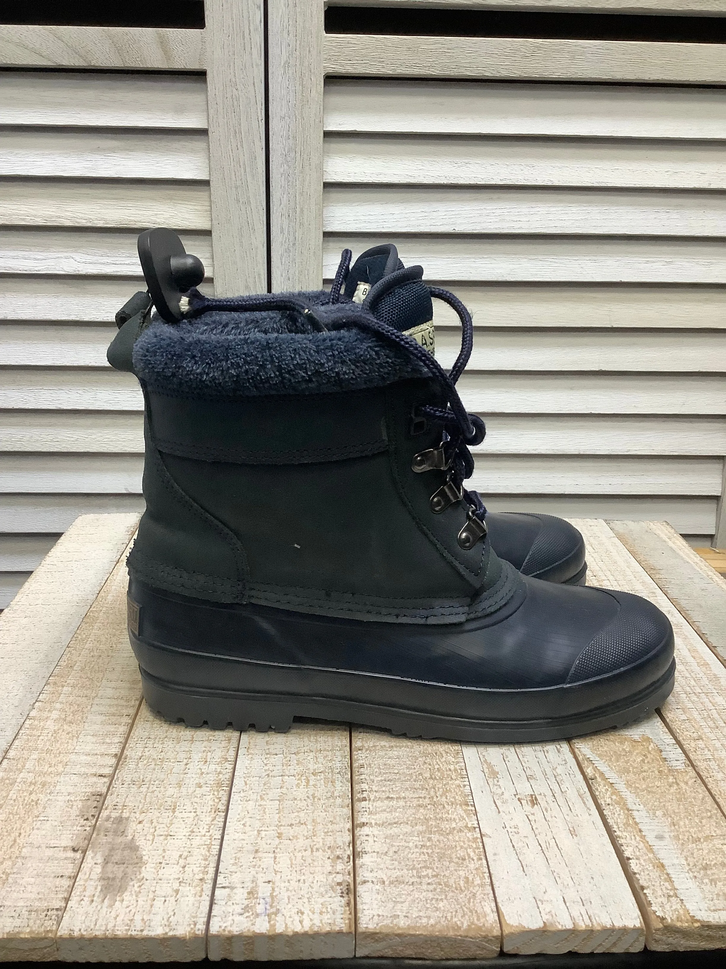 Native Hiking Boots Boots Hiking By Clothes Mentor In Navy, Size: 8