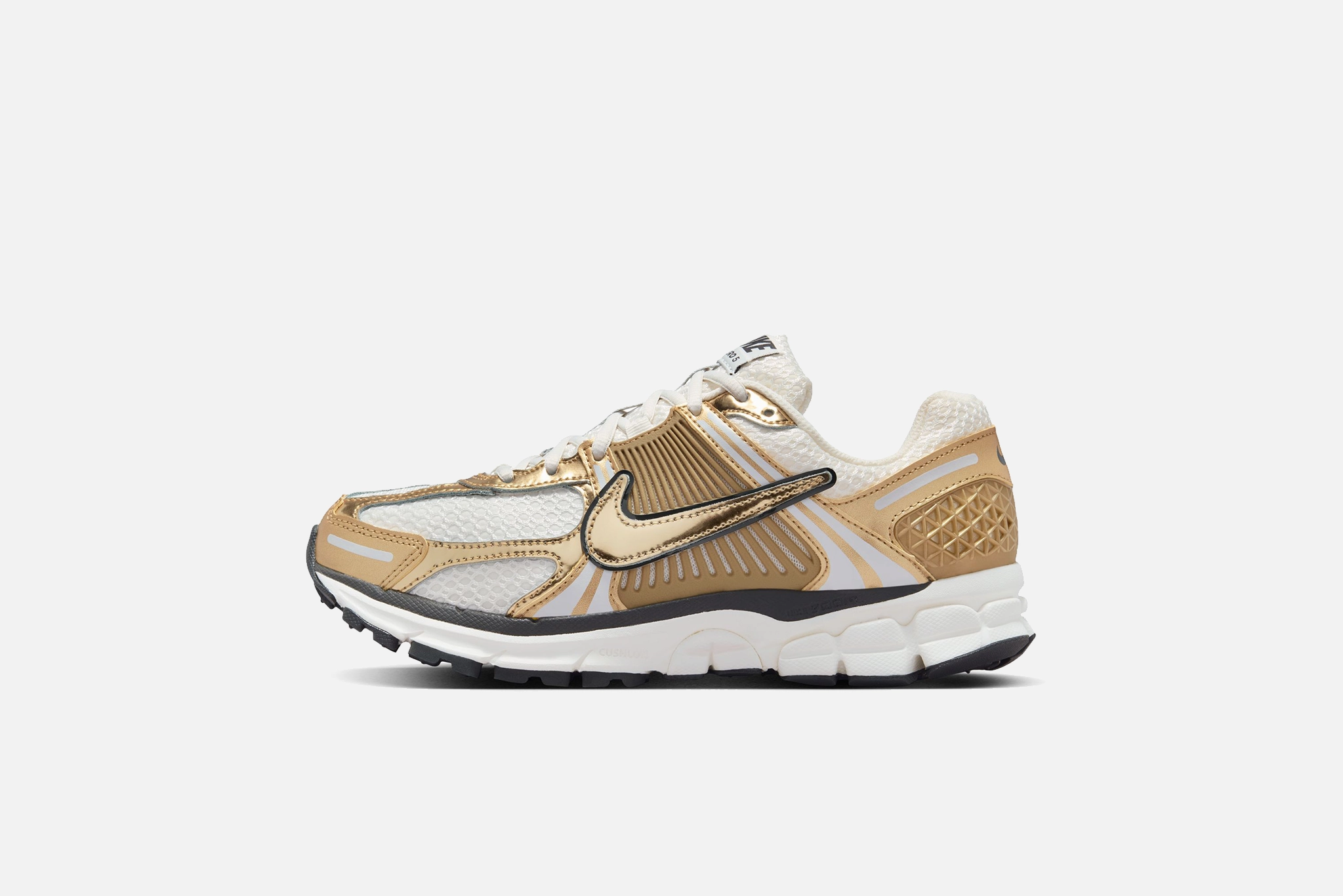 Nike "Zoom Vomero 5" W - Photon Dust / Metallic Gold Nike Shoes Auto Lacing