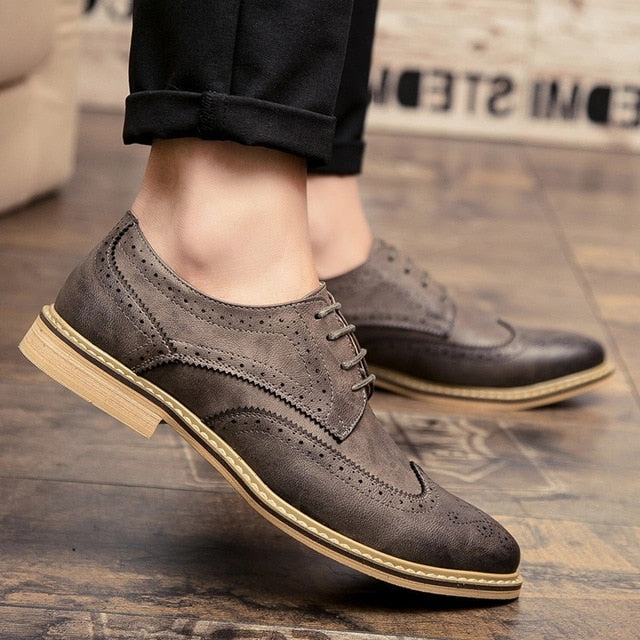 Merkmak New Arrival Luxury Italian Men Brogue Dress Shoes Formal Business Oxfords Shoes for Men British Brand Men Leather Flats Oxford Wingtips