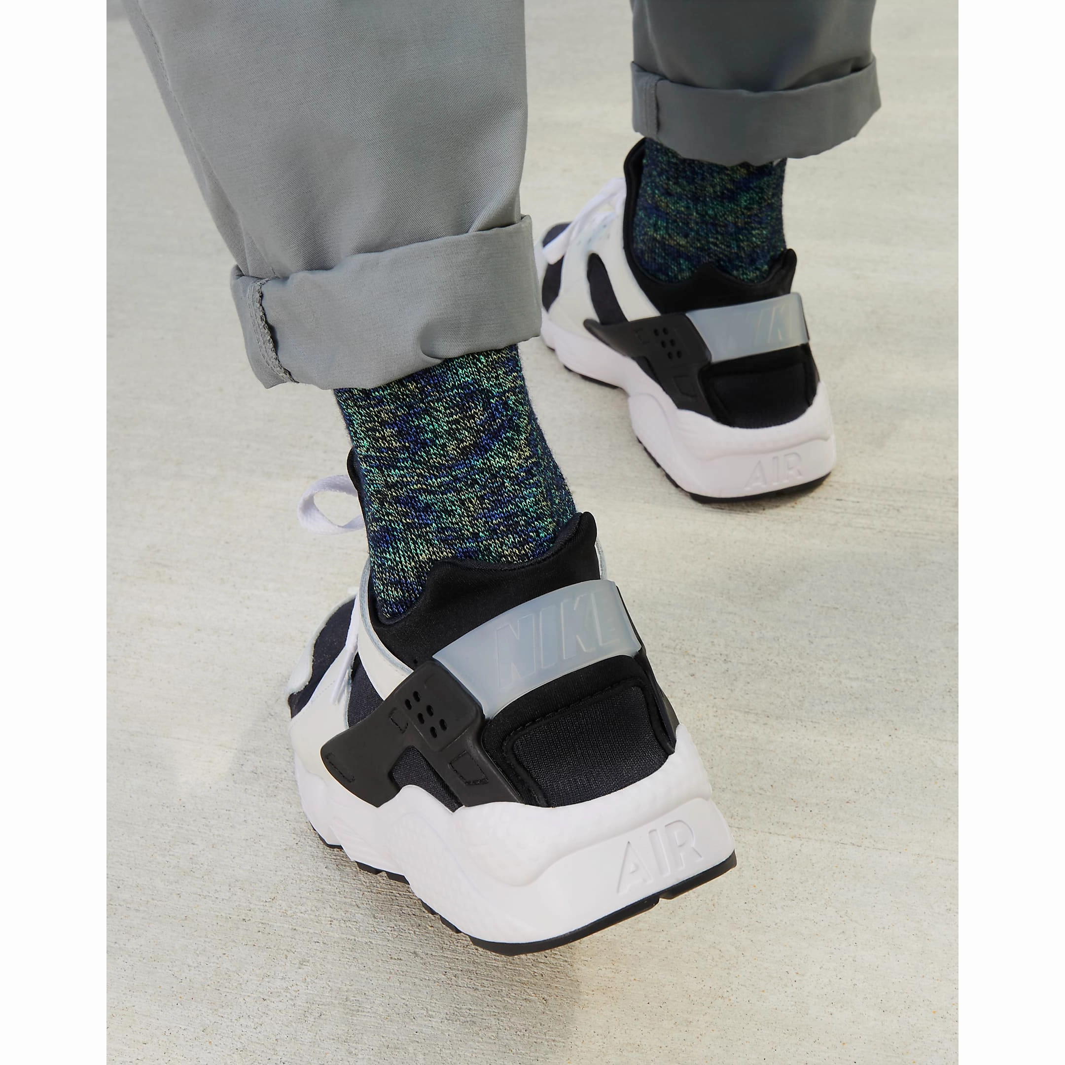 Nike Unisex Air Huarache Shoes - Black / White Nike Shoes For Weightlifting