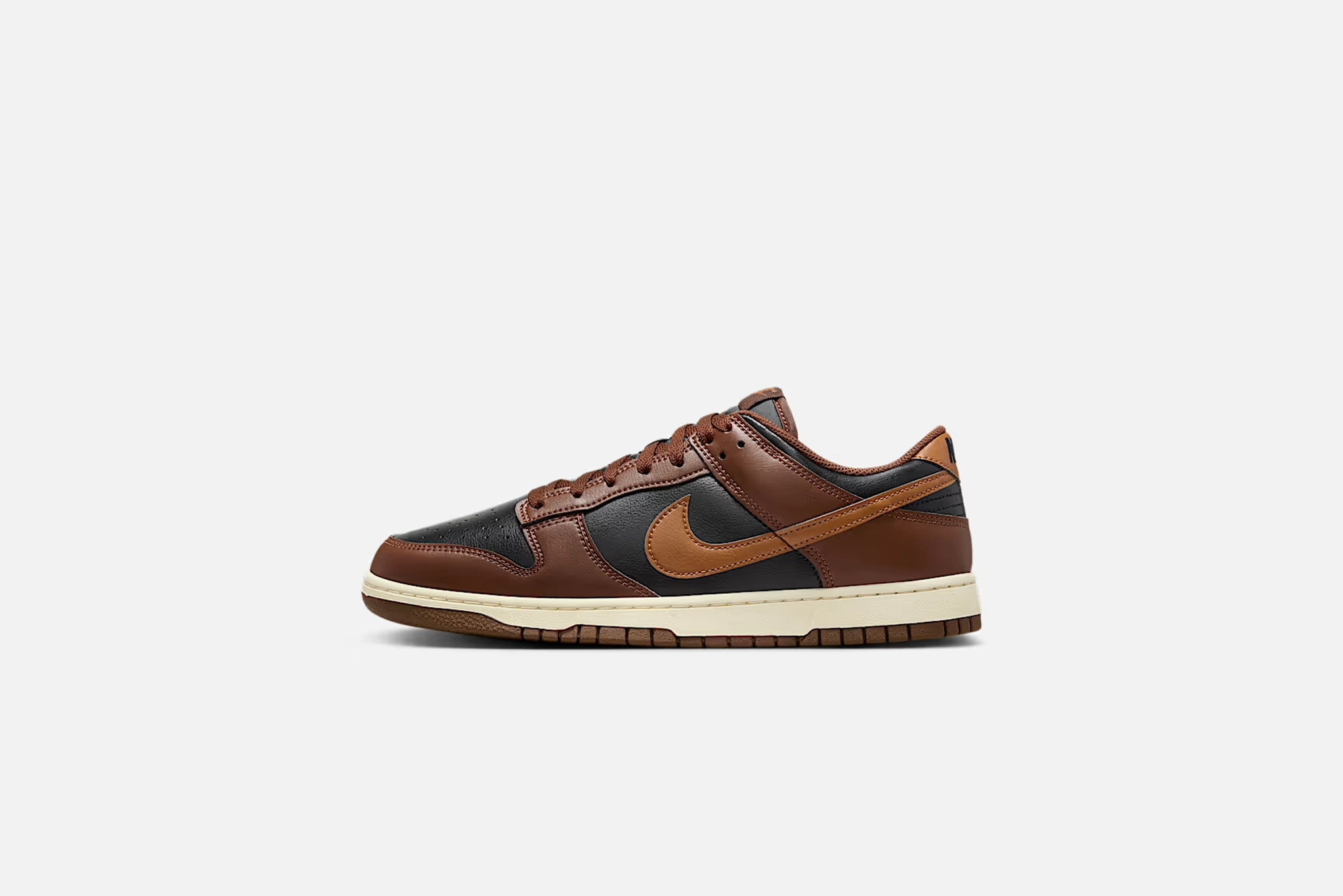 Nike "Dunk Low Retro" M - Black / British Tan Betrue Nike Shoes