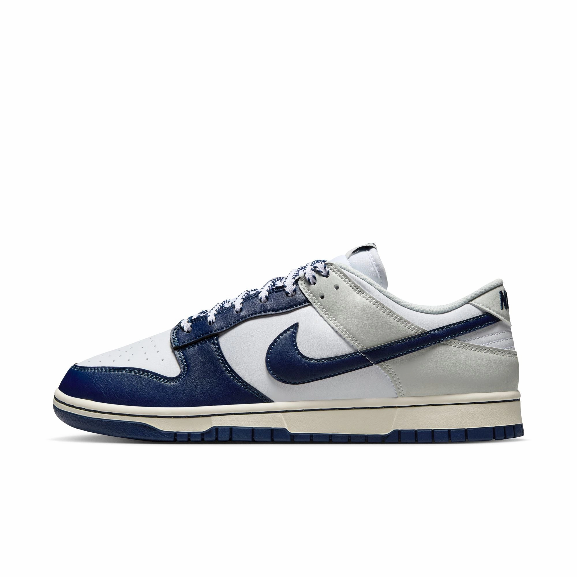 Nike "Dunk Low Retro" M - White / Midnight Navy Nike Shoes Volleyball