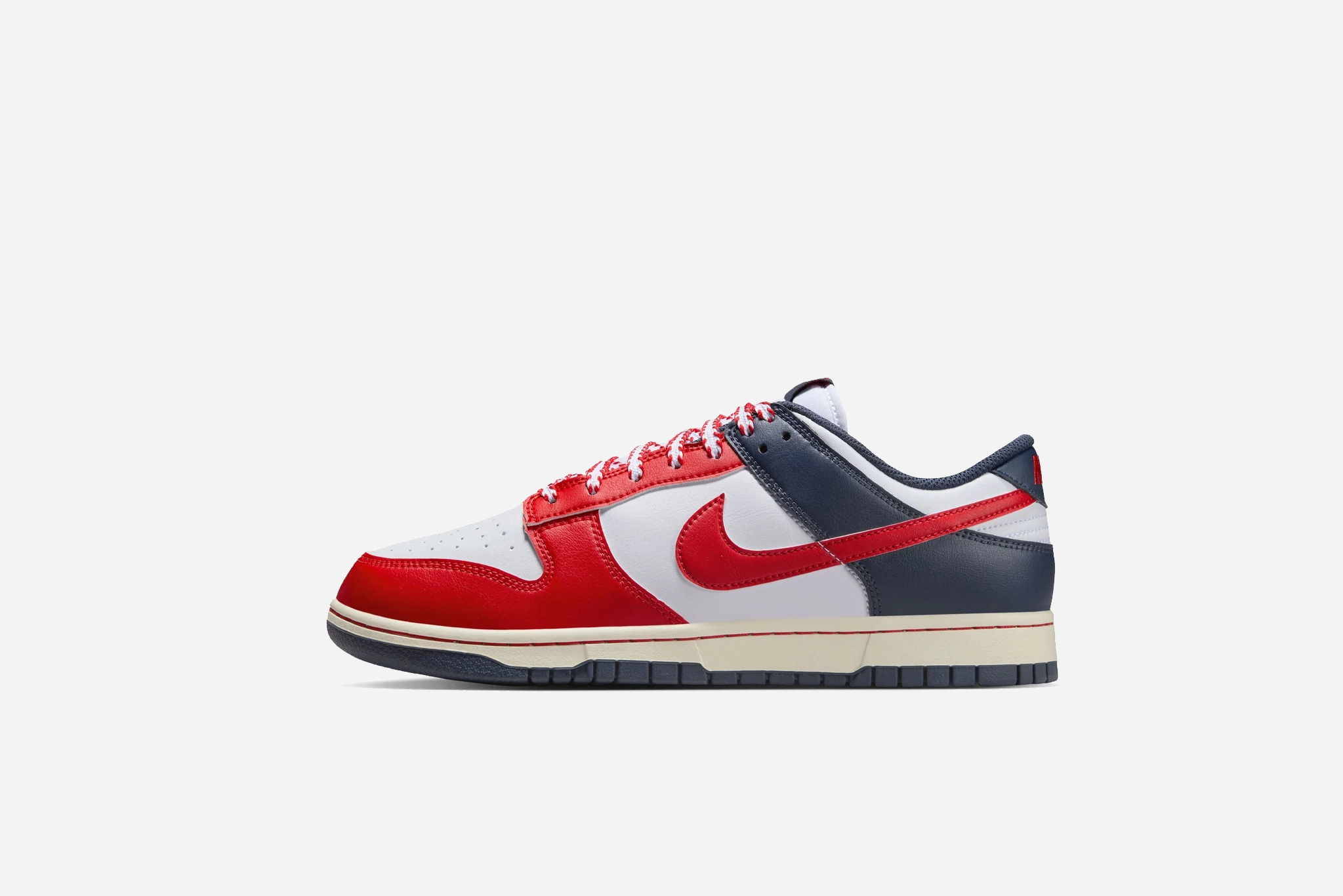Nike Sb Shoe Nike "Dunk Low Retro" M - White / University Red