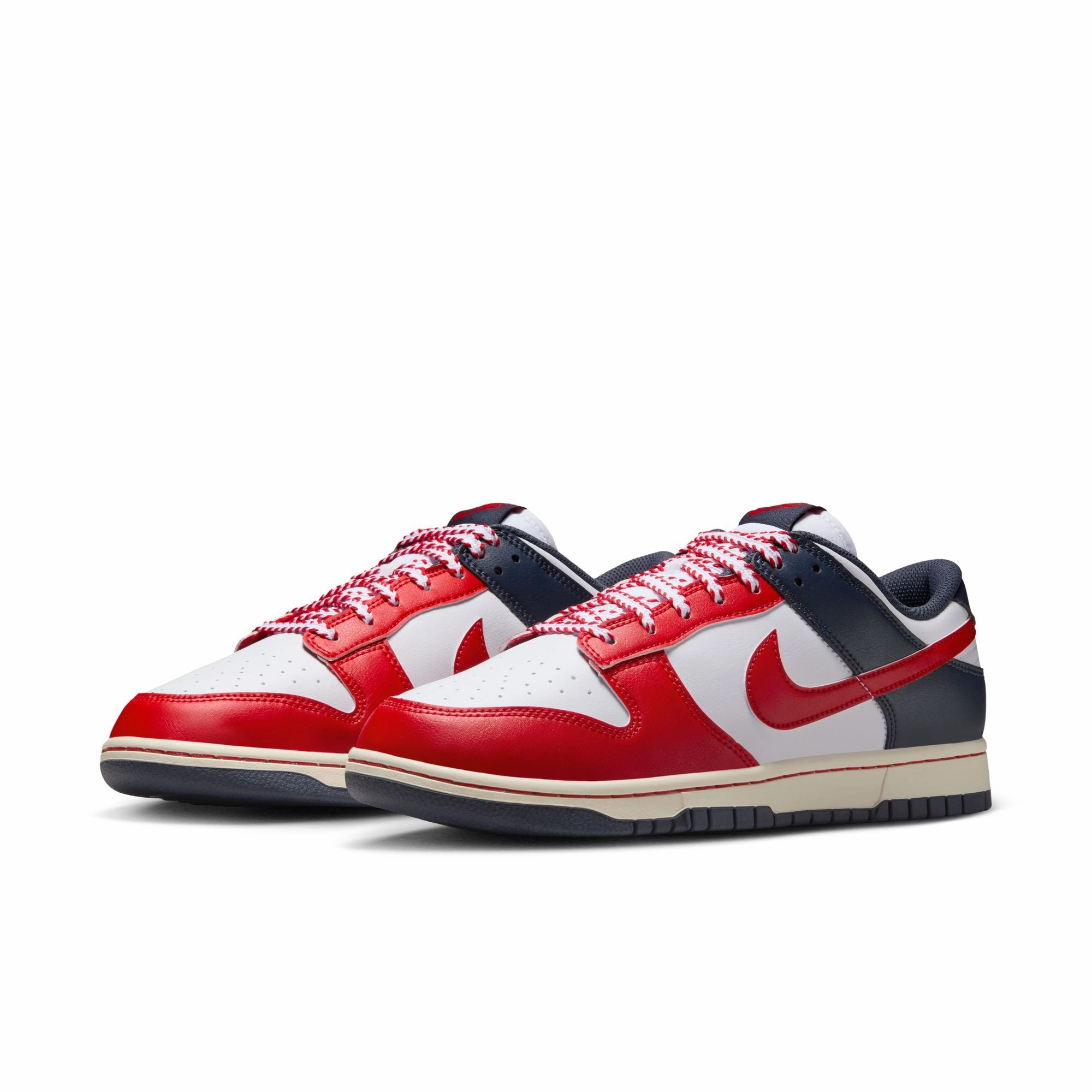 Nike "Dunk Low Retro" M - White / University Red Nike Flat Bottom Shoes