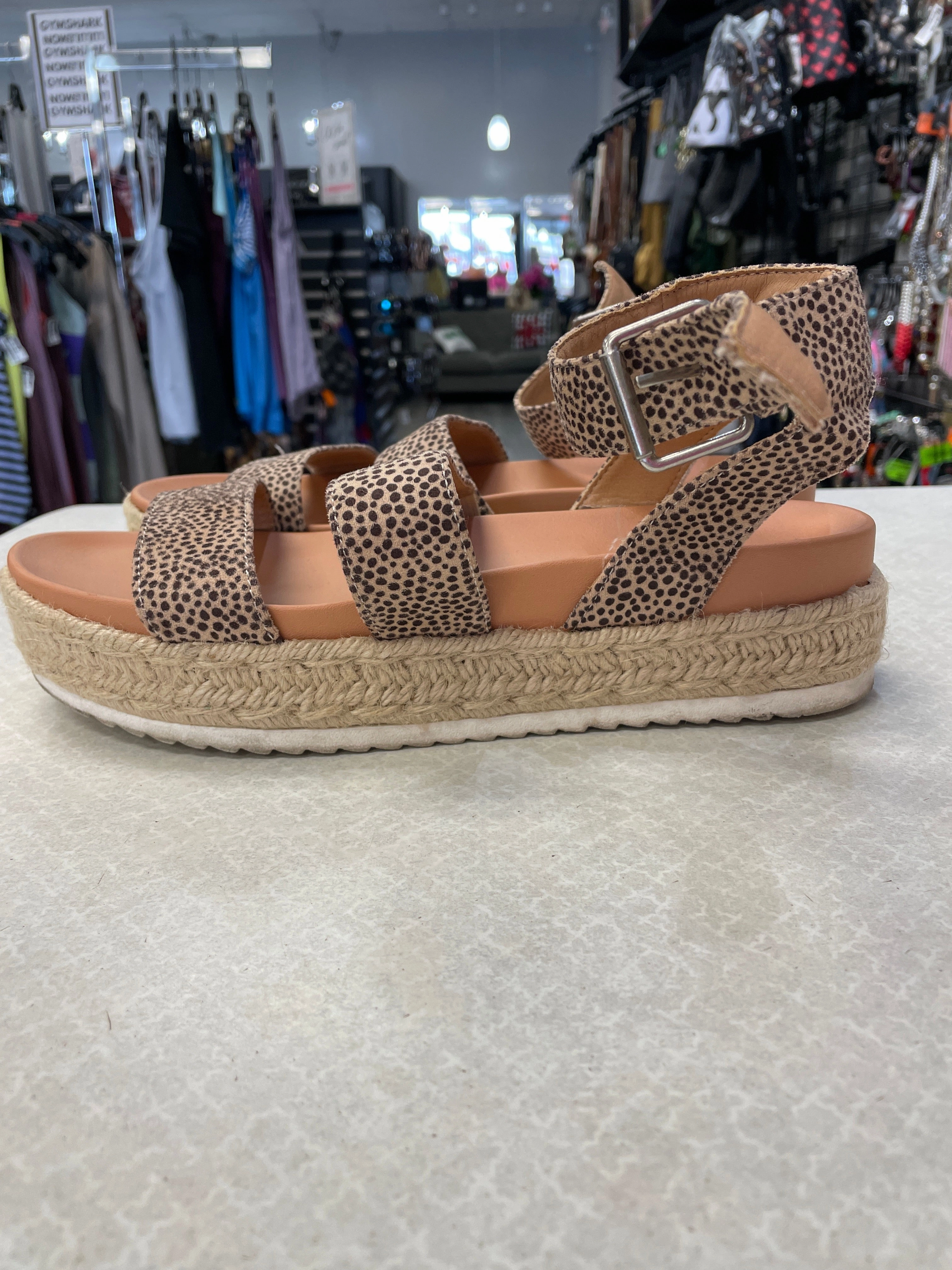 Shoe Stretcher High Heels Sandals Heels Platform By Universal Thread In Animal Print, Size: 10