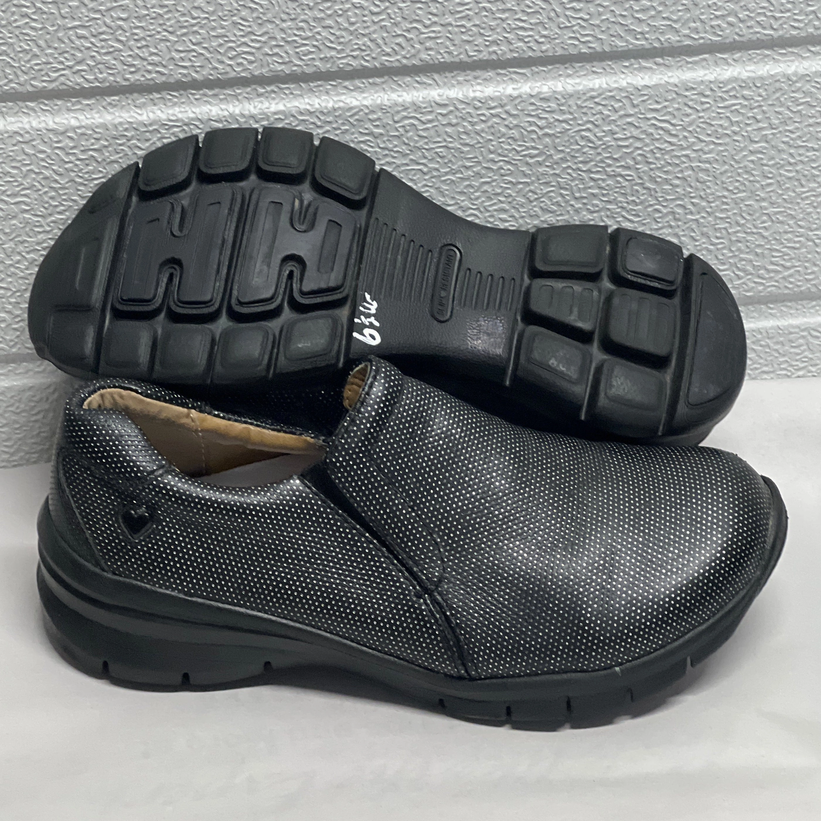 Womens Nurse Mates London Gored Slip-on 6 1/2W Black Sparkle Leather Images