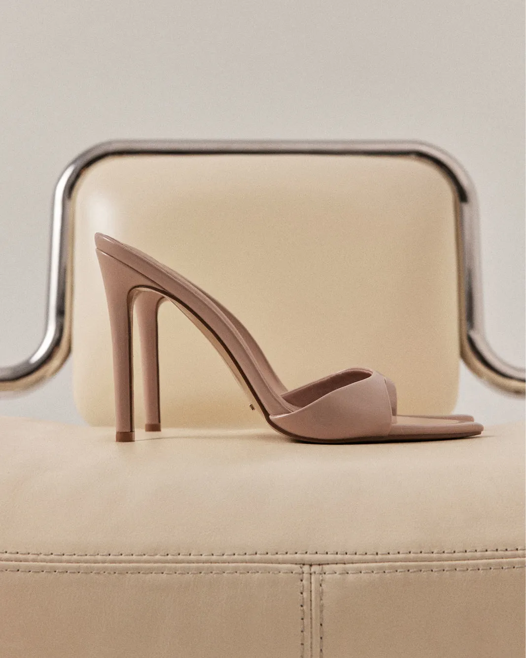 QUINBY - LATTE PATENT Perfume Heel