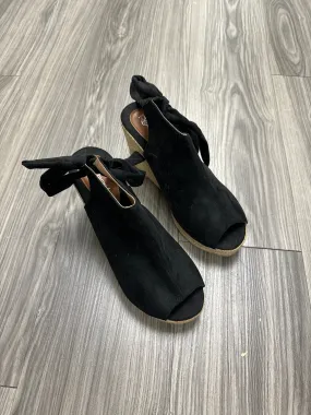 High Heels Size 9 Sandals Heels Wedge By Refresh  Size: 11