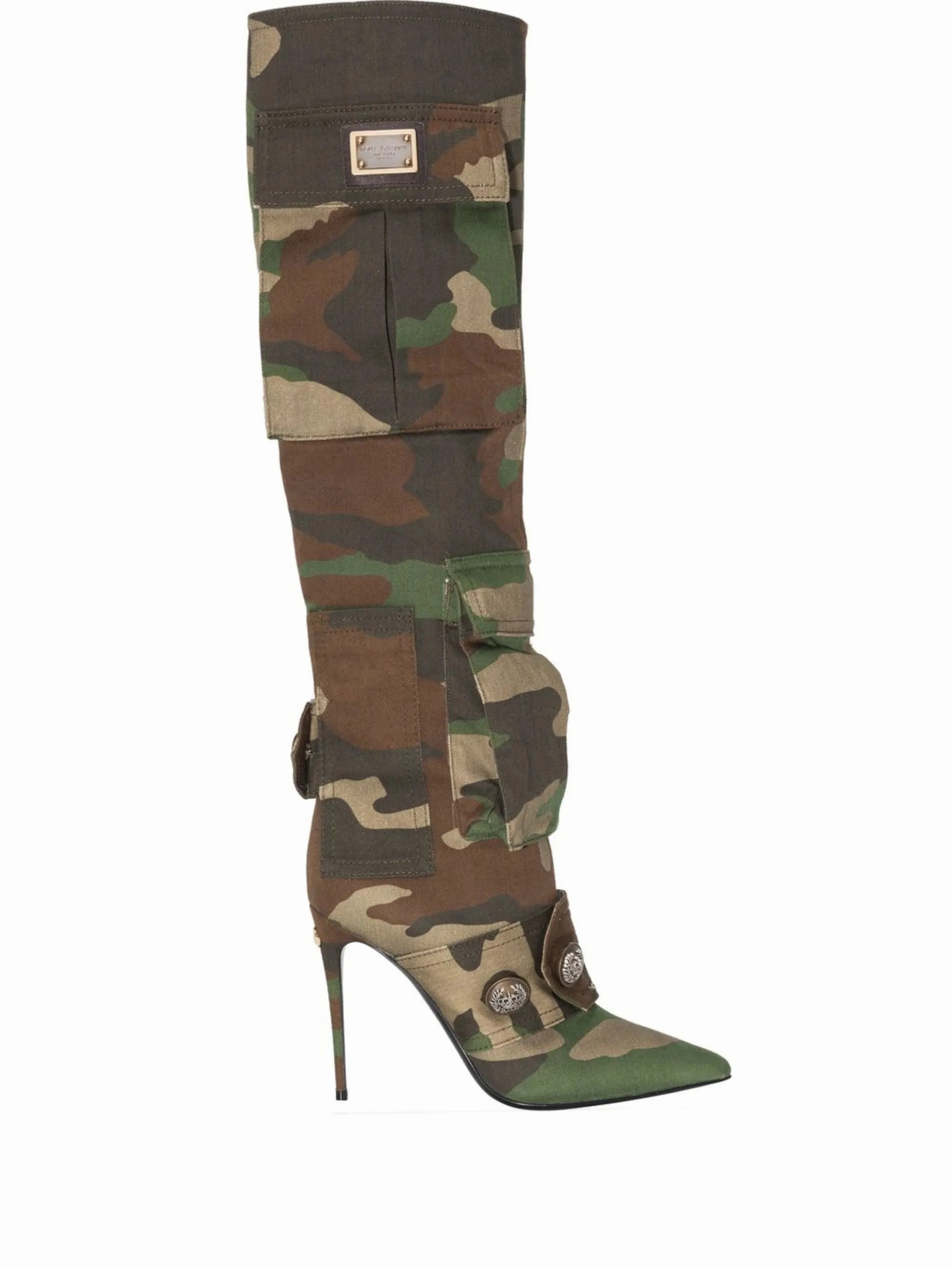 camouflage-pattern pointed-toe boots Wearing Ankle Boots With A Skirt