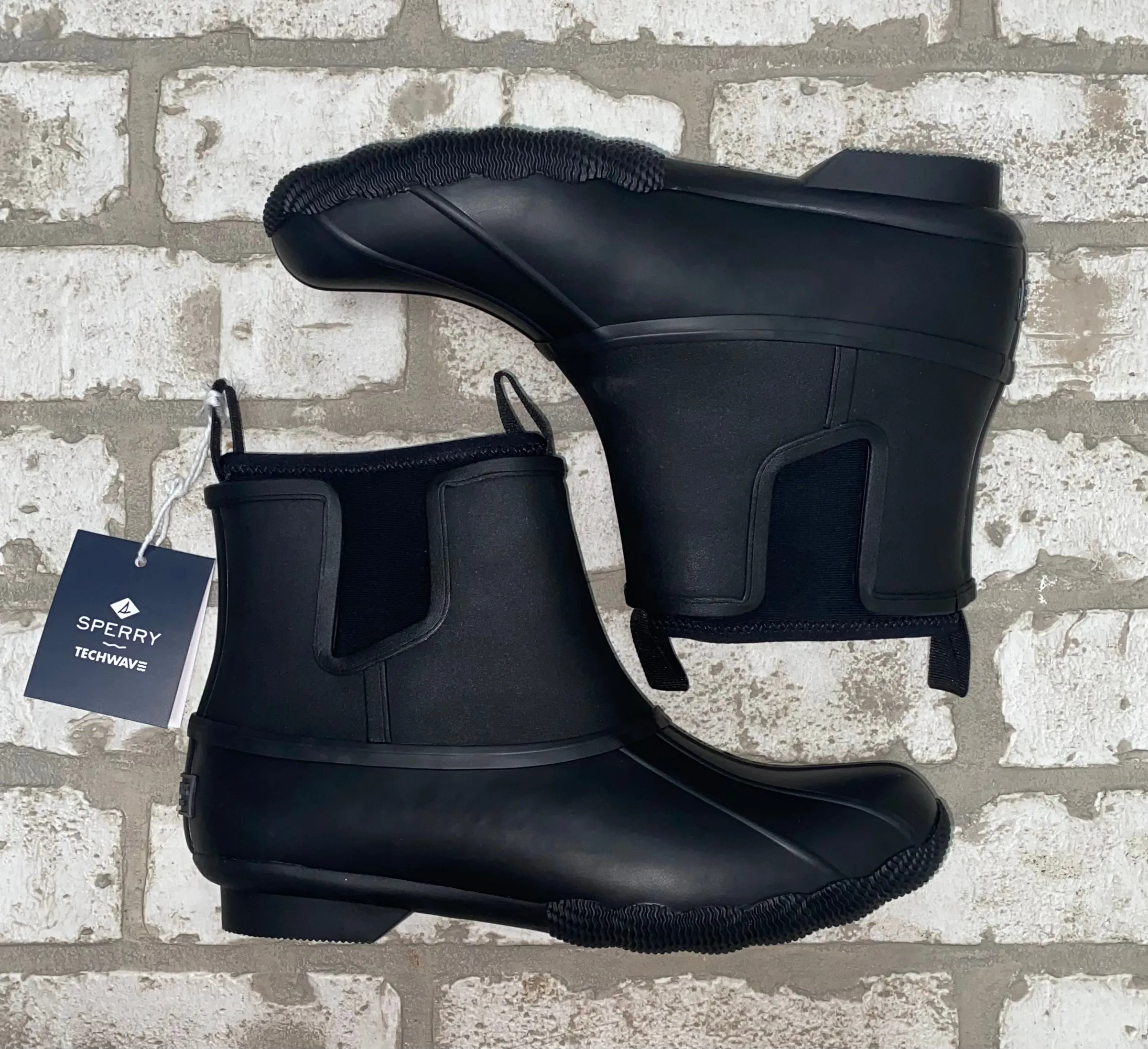 Sperry Saltwater Chelsea NEW- (Size 6.5) 2976 Smooth Leather Chelsea Boots