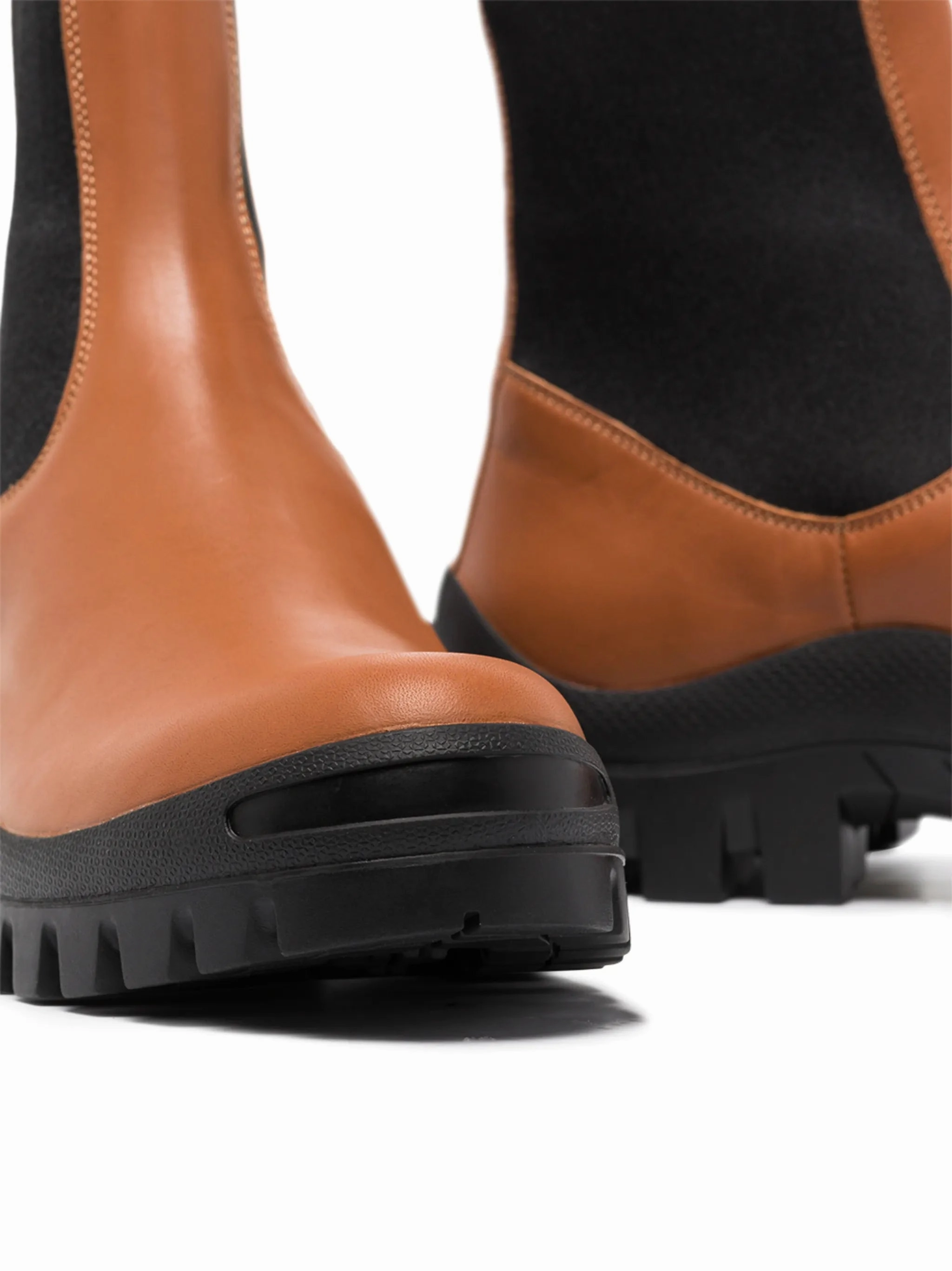 Catania ridged sole boots Low Stretch Ankle Boots