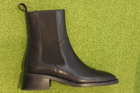 Womens Blanca Chelsea Boot - Black Leather Chelsea Boots Lug Sole