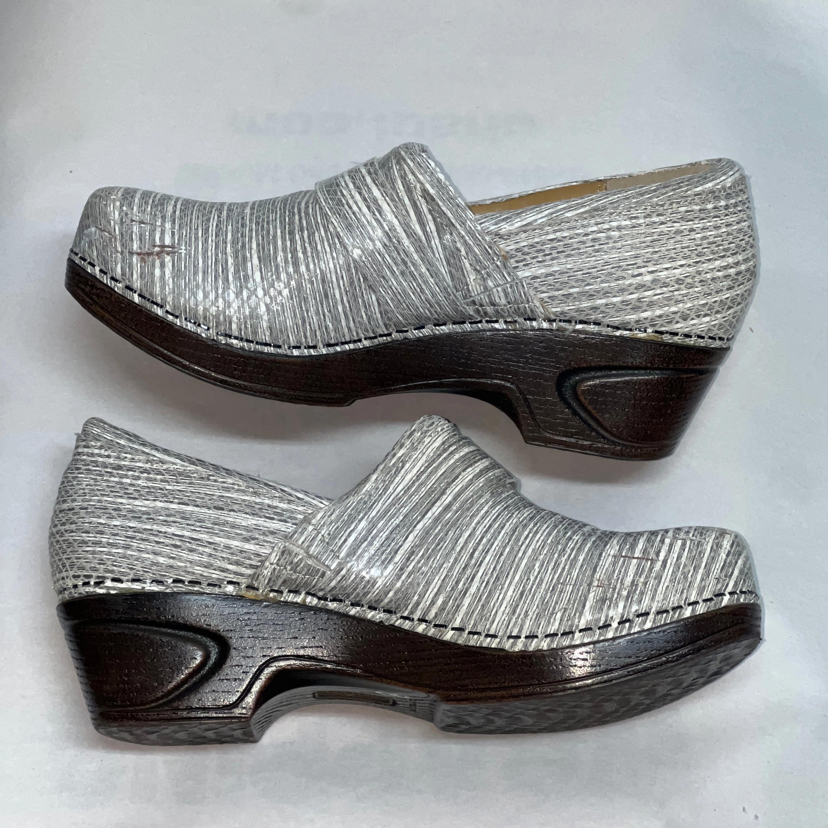 Make You Taller Womens Nurse Mates Dakota Pillow-top Comfort  Clog 8M Grey Timber Leather